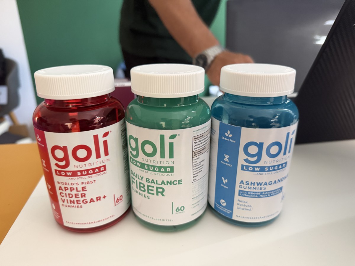 Goli Gummies-Trio mit drei Flaschen in Rot, Grün und Blau